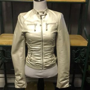 NOT FOR SALE ❤️❤️❤️❤️❤️❤️ Guess jacket